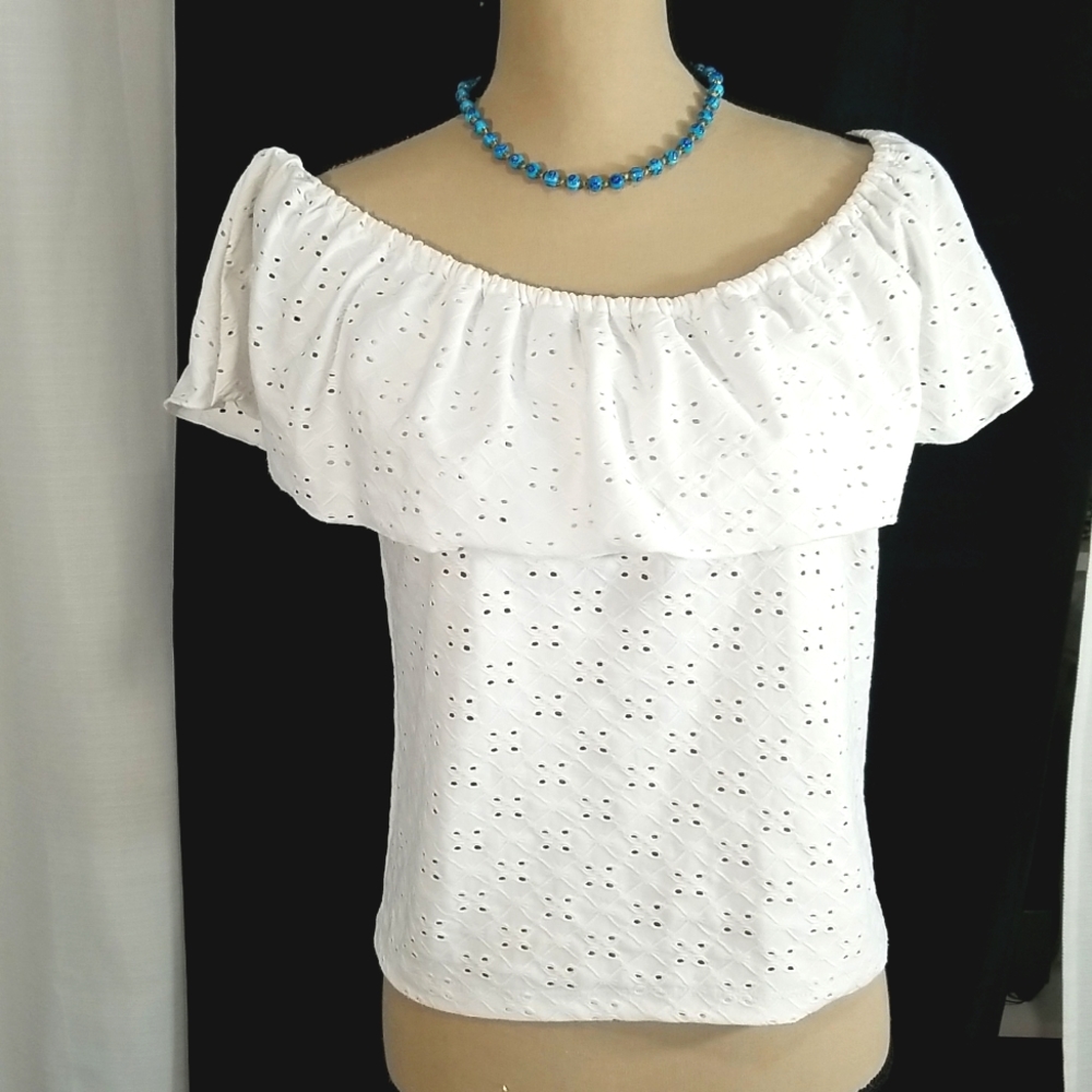 B. Wear  eyelet Off shoulder Ivory top. M
